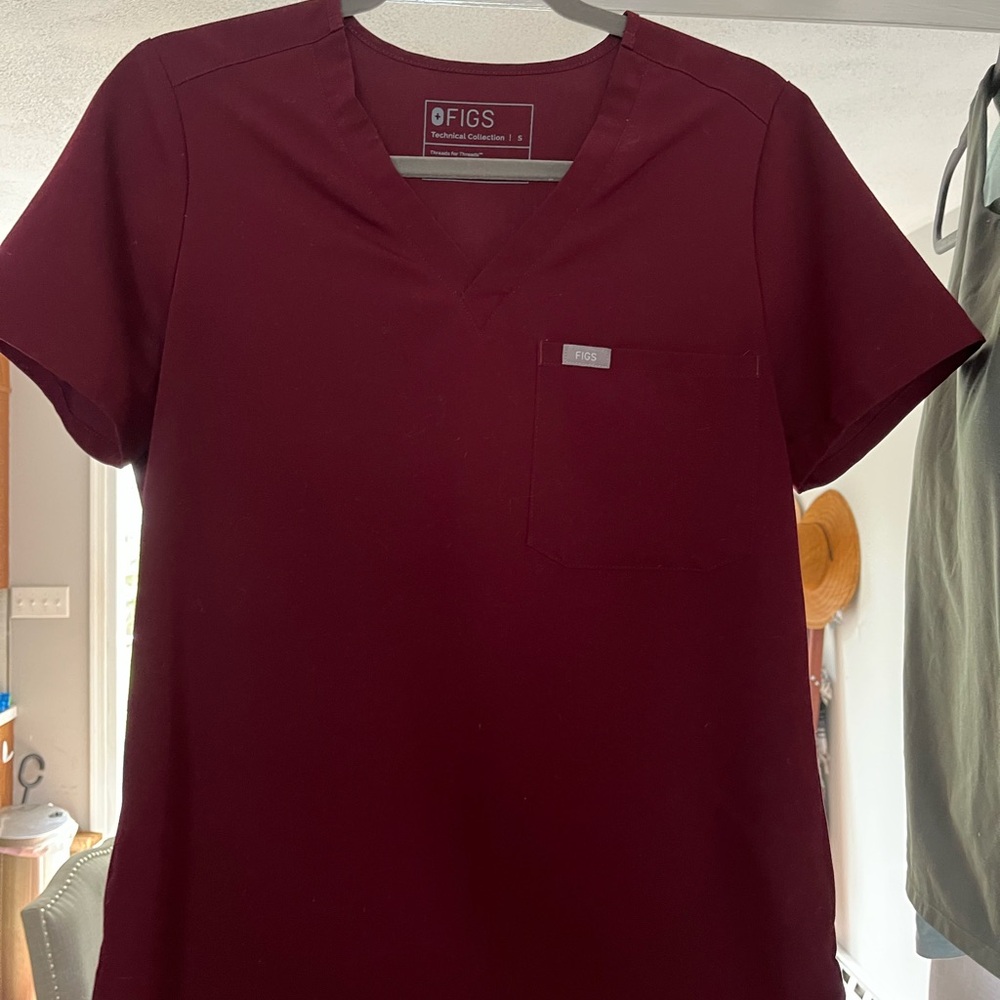 Figs Burgundy Catarina Technical Collection Top